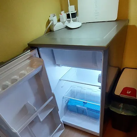 7 Min To Citycenter Subway U3 100m, Southside Singleroom Own Shower Wc, Tv, Dishes Fridge, Oven, Waterheater, Coffeemashine- Free C ,bike For Free , Next To River And Park, Many Restaurants And Supermarkets Around 200m, Nonsmoker ! Munich