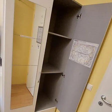 7 Min To Citycenter Subway U3 100m, Southside Singleroom Own Shower Wc, Tv, Dishes Fridge, Oven, Waterheater, Coffeemashine- Free C ,bike For Free , Next To River And Park, Many Restaurants And Supermarkets Around 200m, Nonsmoker ! Munich